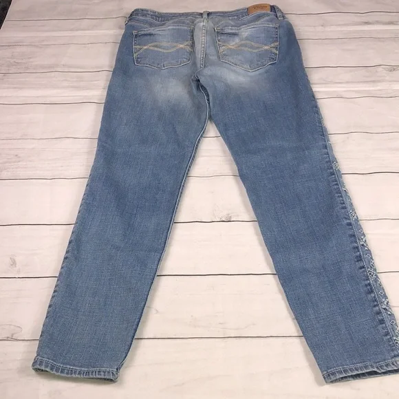 Abercrombie & Fitch Blue Jeans Embroidered Size 28 - Picture 7 of 10